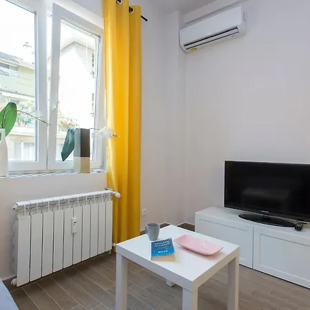 Apartmán Sunny And Modern 1bdr In The Center