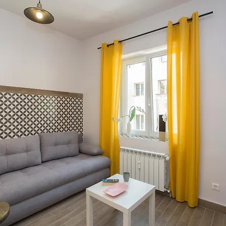Апартамент Sunny And Modern 1bdr In The Center София