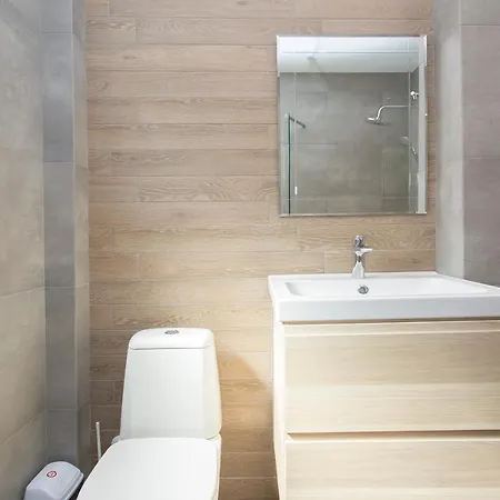 Sunny And Modern 1bdr In The Center