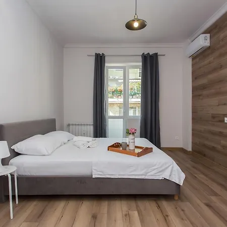 Sunny And Modern 1bdr In The Center