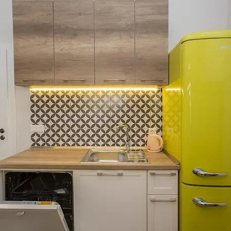 Sunny And Modern 1bdr In The Center * София