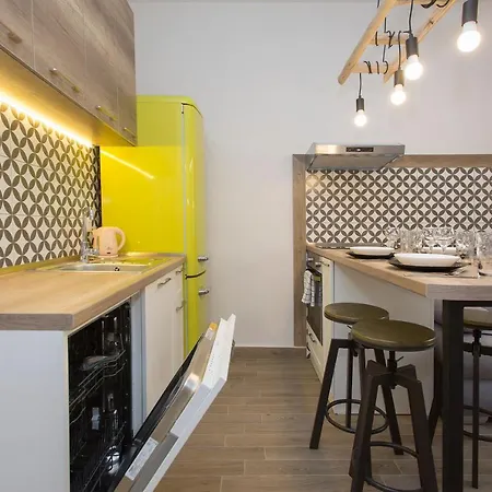 Sunny And Modern 1bdr In The Center Апартамент *