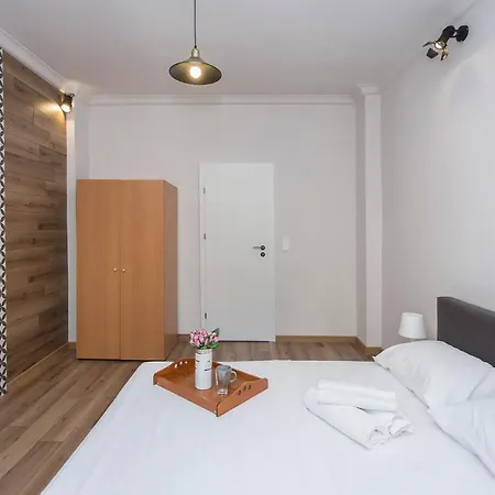 Sunny And Modern 1bdr In The Center