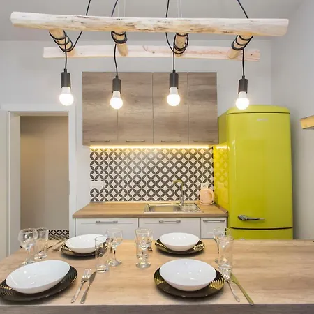Sunny And Modern 1bdr In The Center Апартамент *