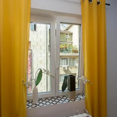 Sunny And Modern 1bdr In The Center Апартамент София