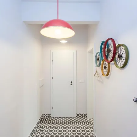 Апартамент Sunny And Modern 1bdr In The Center София