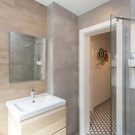 Sunny And Modern 1bdr In The Center *