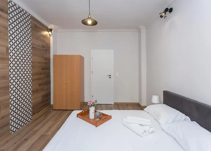 Sunny And Modern 1bdr In The Center