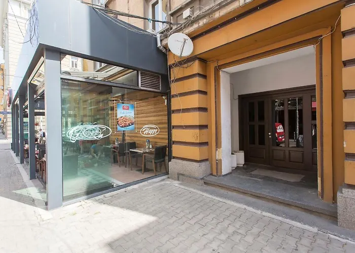 아파트 Sunny And Modern 1bdr In The Center