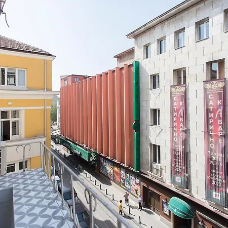 Sunny And Modern 1bdr In The Center Апартамент