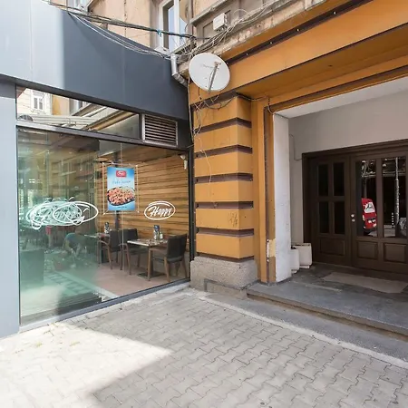 Апартамент Sunny And Modern 1bdr In The Center