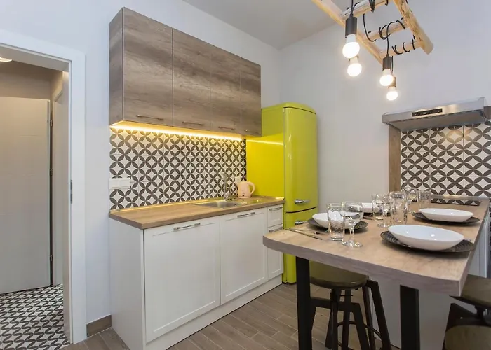 Sunny And Modern 1bdr In The Center Апартамент София