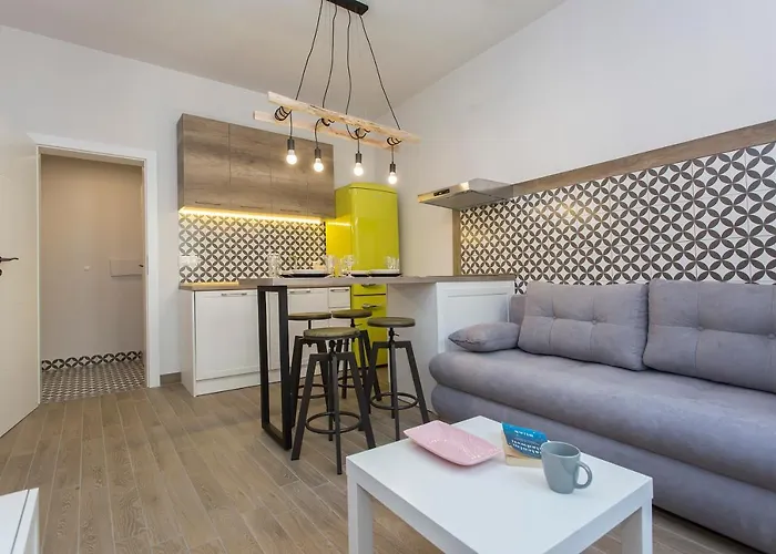 Sunny And Modern 1bdr In The Center