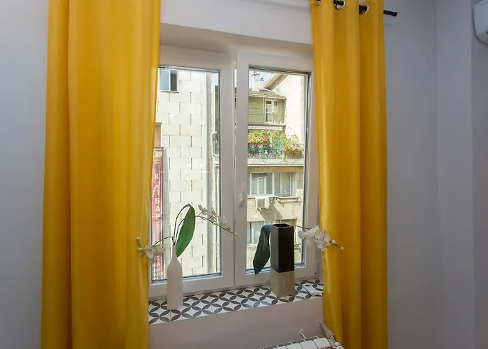 Sunny And Modern 1bdr In The Center Апартамент София