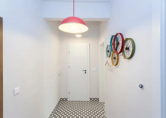 Апартамент Sunny And Modern 1bdr In The Center София